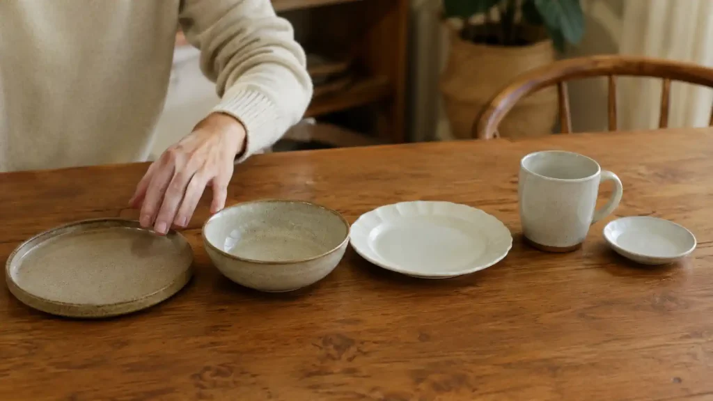 Assiettes, bol et mug comparés pour choisir une vaisselle adaptée au quotidien